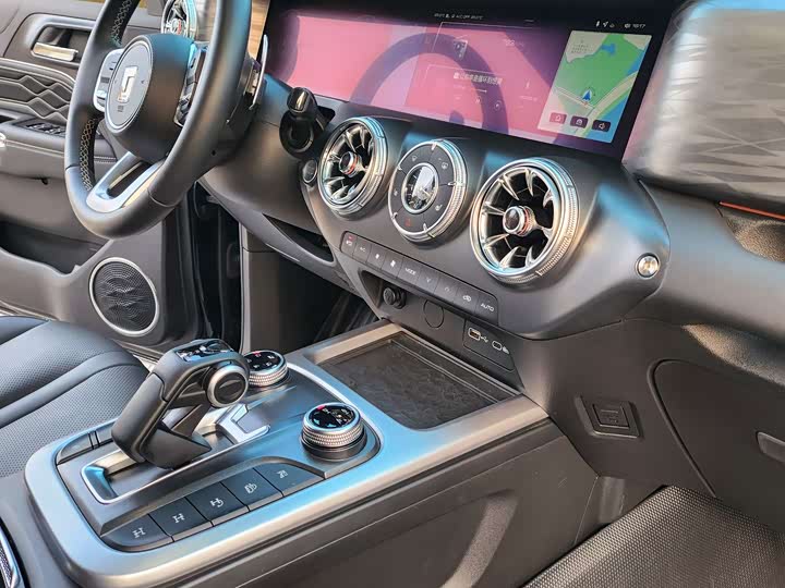 Фото 6 - Tank 300