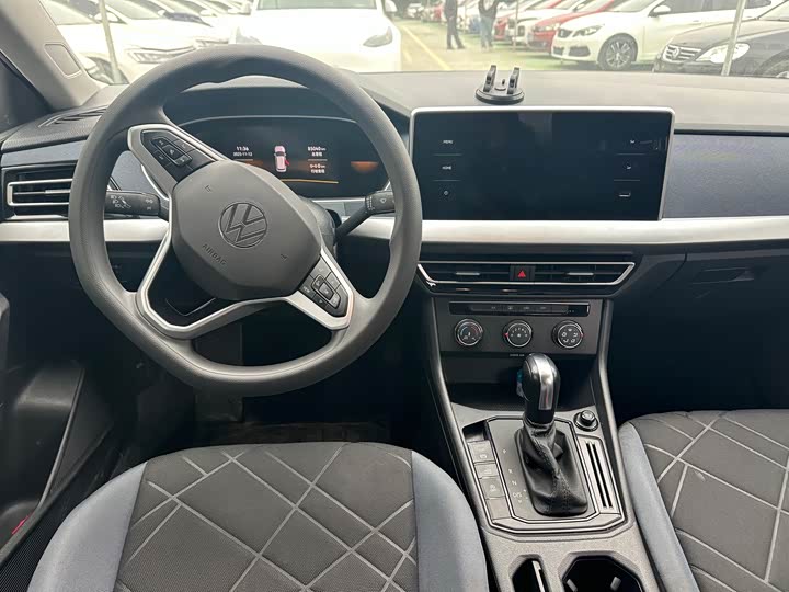 Фото 11 - Volkswagen Lavida