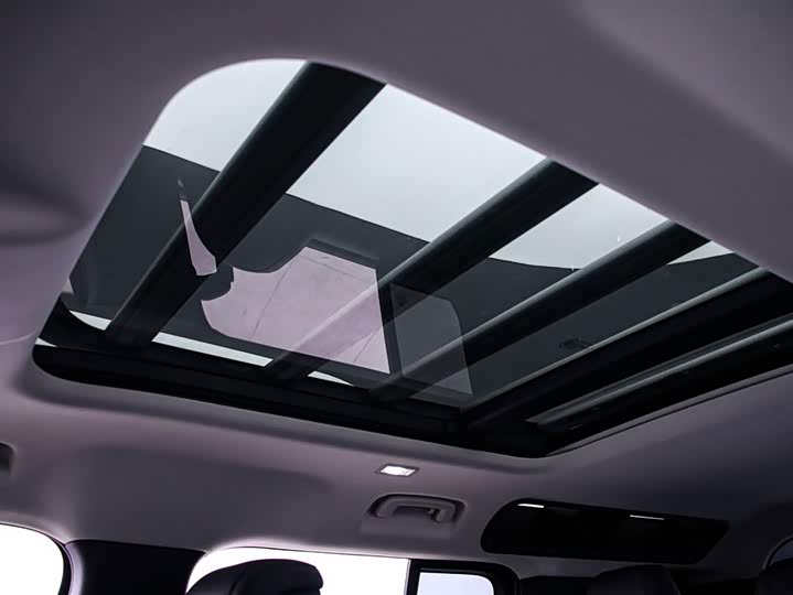 Фото 10 - Land Rover Defender