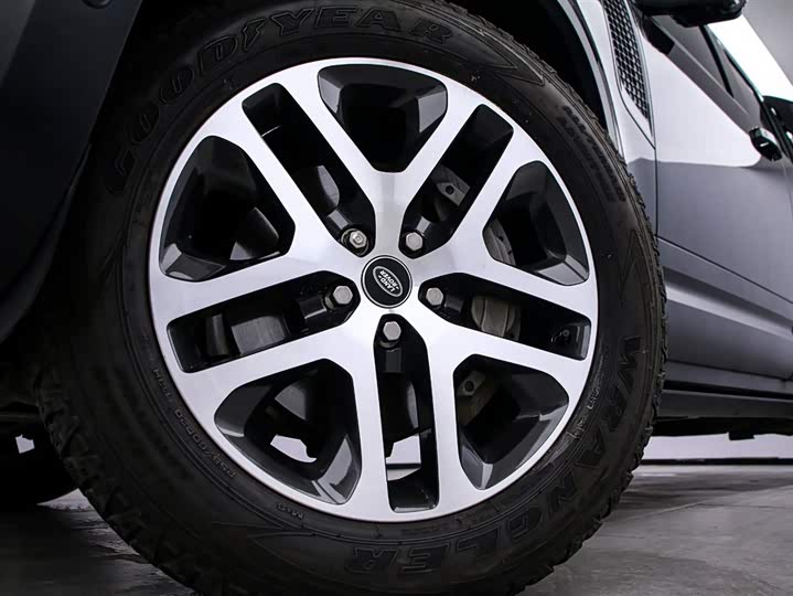 Фото 16 - Land Rover Defender