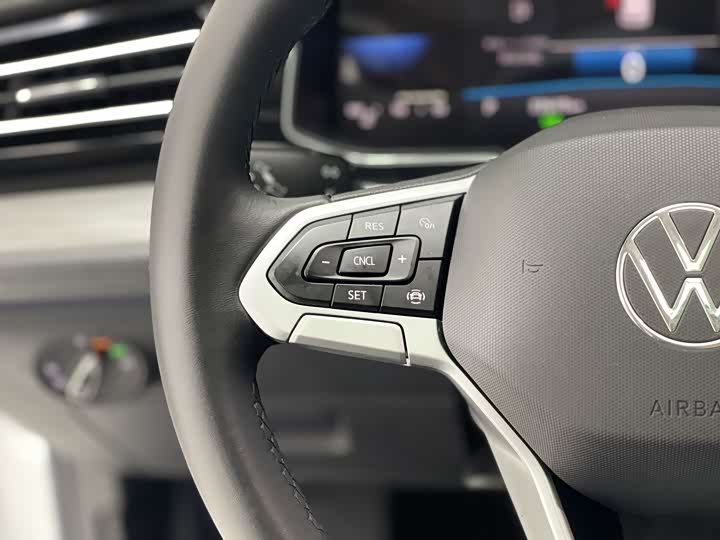 Фото 26 - Volkswagen Sagitar L