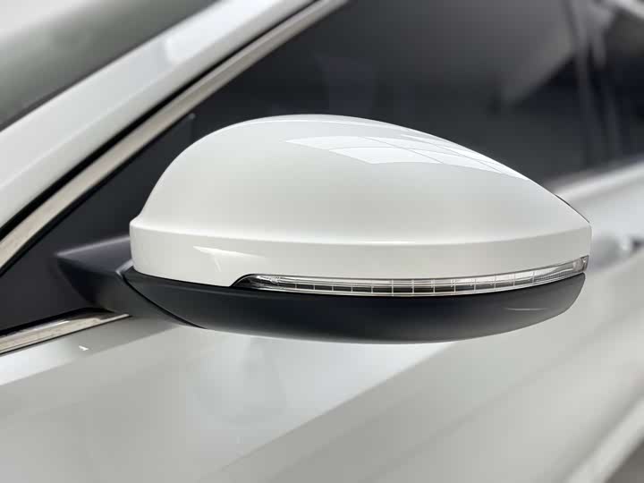 Фото 41 - Volkswagen Sagitar L