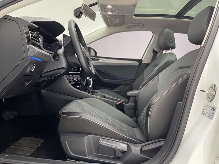 Фото 42 - Volkswagen Sagitar L