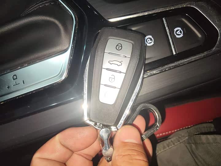 Фото 9 - Geely Emgrand GS