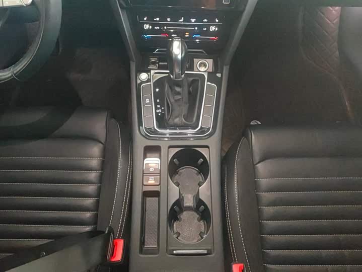 Фото 16 - Volkswagen Magotan