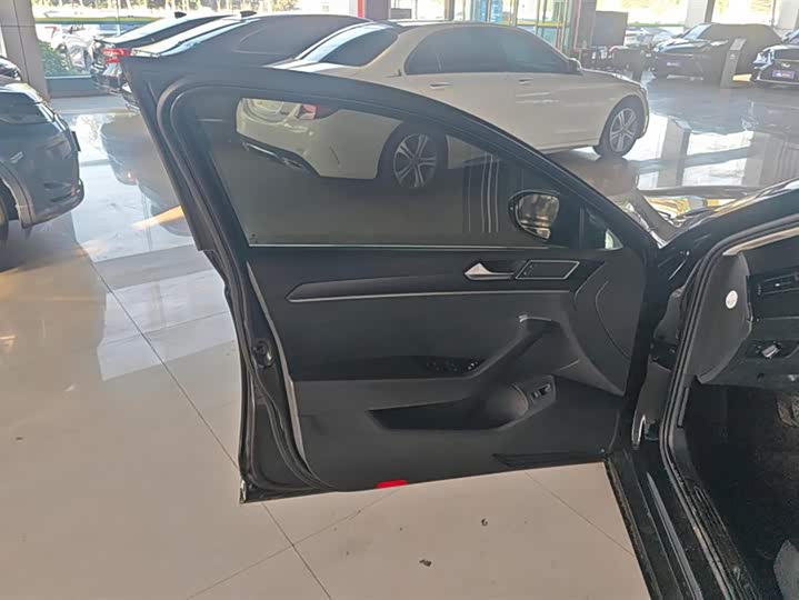 Фото 7 - Volkswagen Magotan