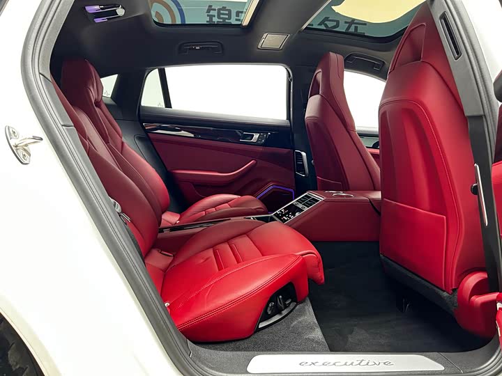 Фото 24 - Porsche Panamera