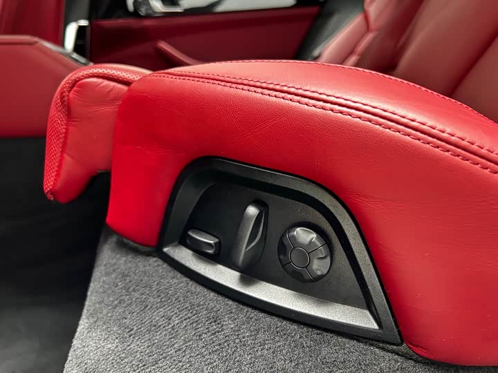 Фото 25 - Porsche Panamera