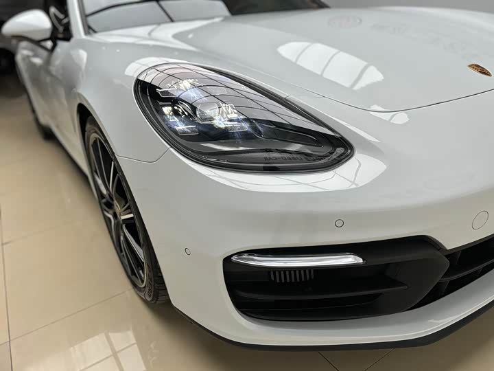 Фото 28 - Porsche Panamera
