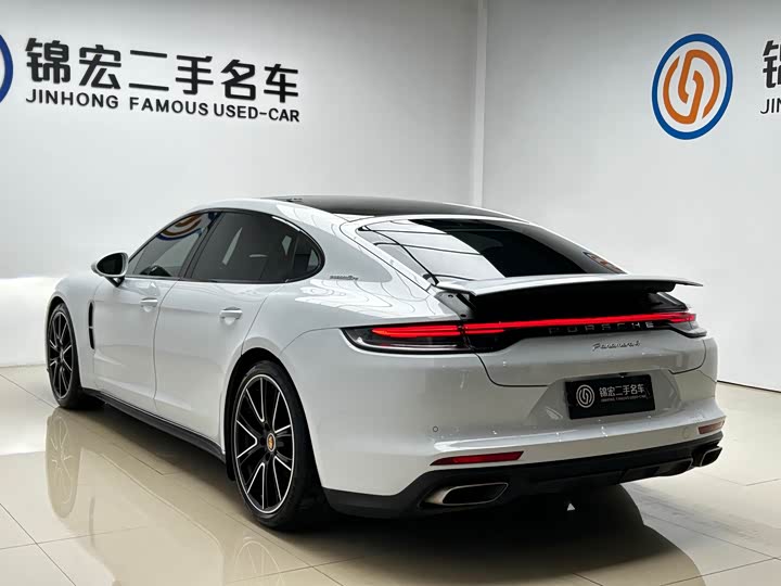 Фото 32 - Porsche Panamera