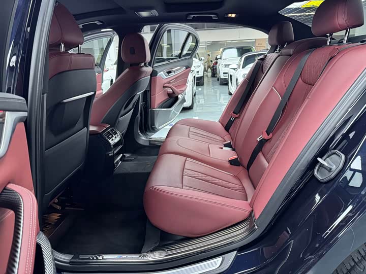 Фото 16 - BMW 5 Series