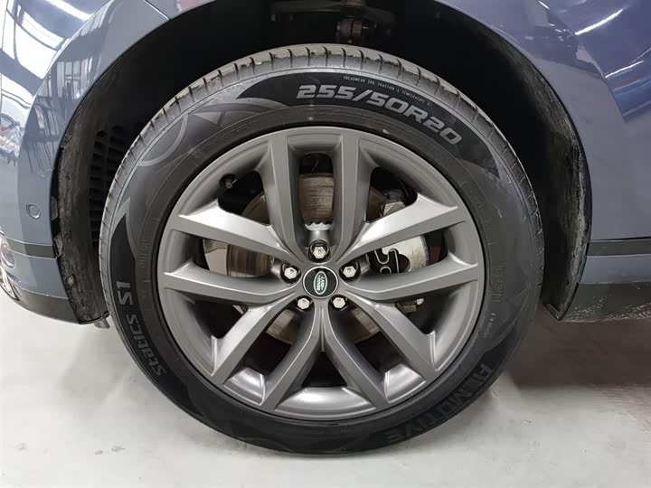 Фото 9 - Land Rover Range Rover Velar