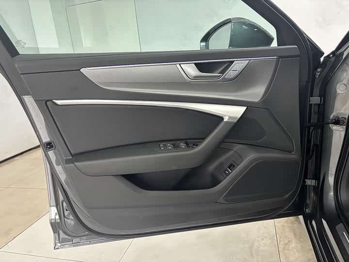 Фото 11 - Audi A6L