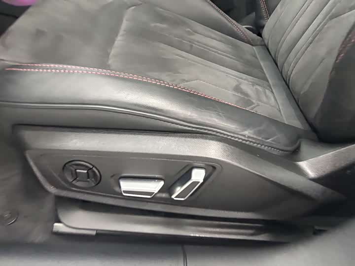 Фото 13 - Audi A6L