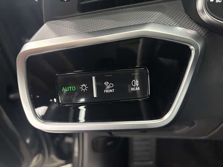 Фото 14 - Audi A6L