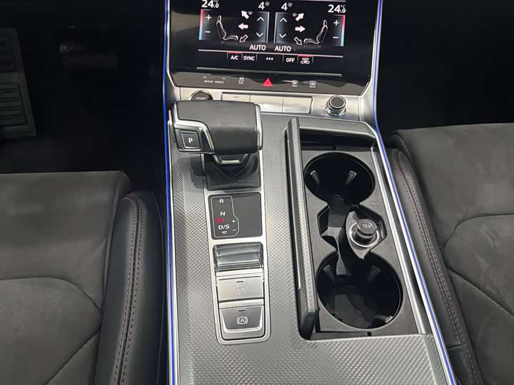 Фото 20 - Audi A6L