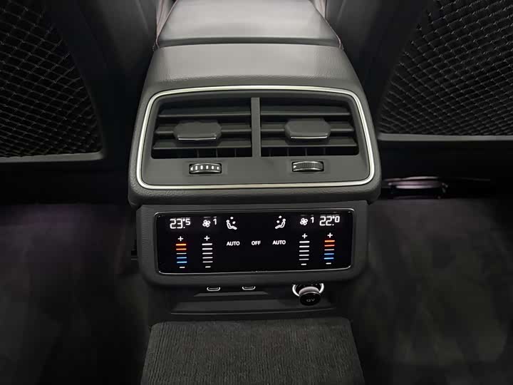 Фото 21 - Audi A6L