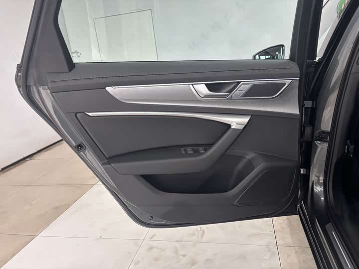 Фото 22 - Audi A6L