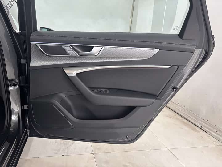 Фото 24 - Audi A6L