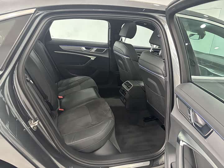 Фото 25 - Audi A6L