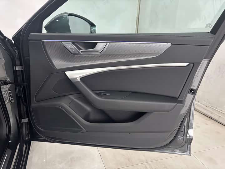 Фото 26 - Audi A6L