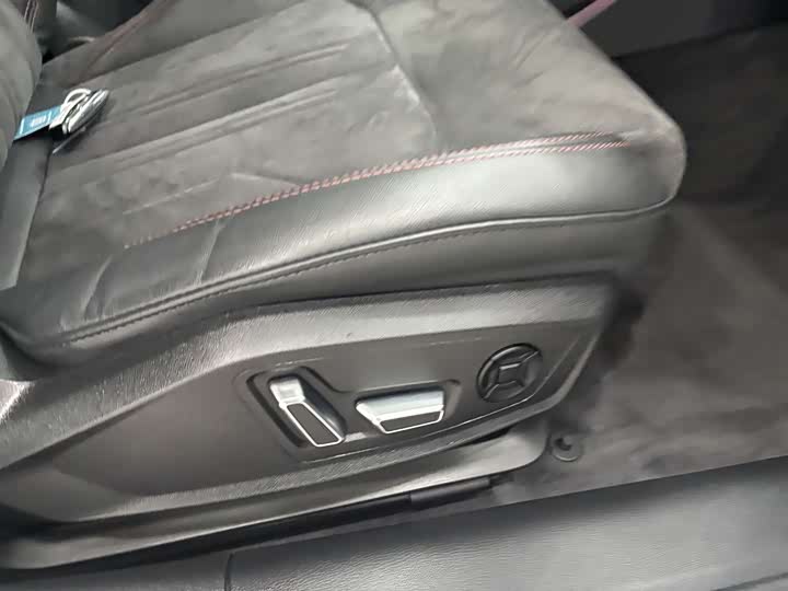 Фото 28 - Audi A6L