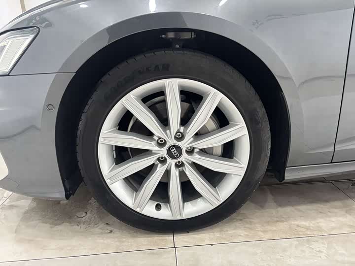 Фото 33 - Audi A6L