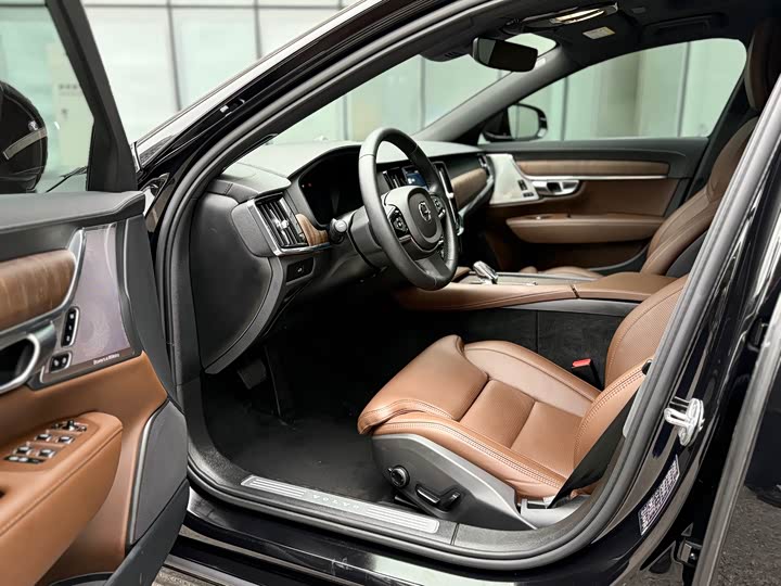 Фото 10 - Volvo S90