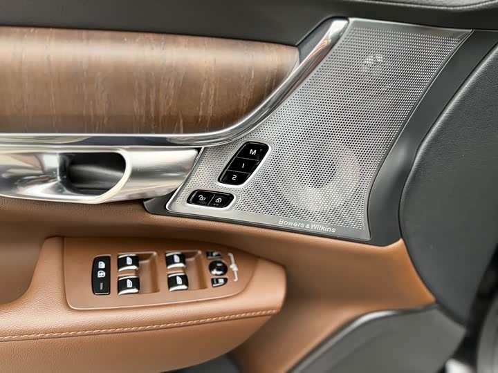 Фото 11 - Volvo S90