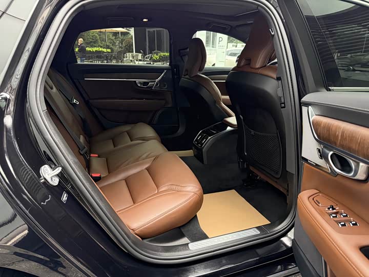 Фото 14 - Volvo S90