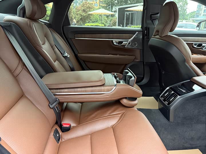 Фото 15 - Volvo S90