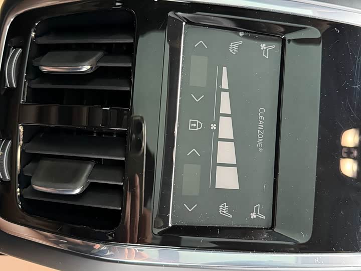 Фото 21 - Volvo S90