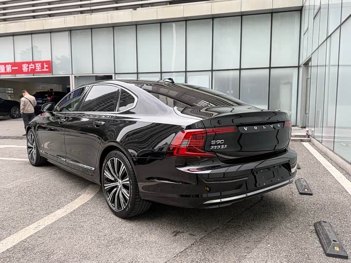 Фото 6 - Volvo S90
