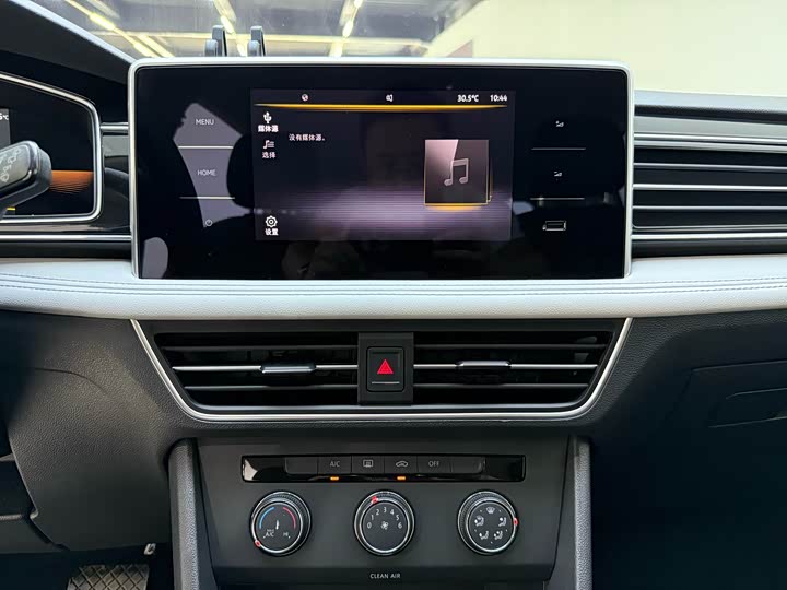 Фото 10 - Volkswagen Tiguan L Pro