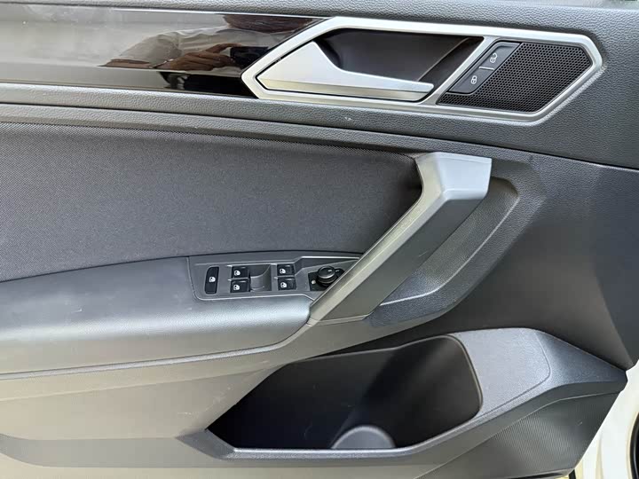 Фото 12 - Volkswagen Tiguan L Pro