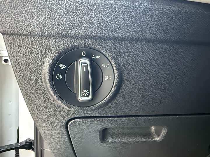 Фото 13 - Volkswagen Tiguan L Pro