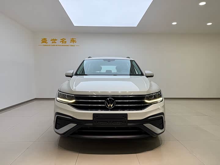 Фото 2 - Volkswagen Tiguan L Pro