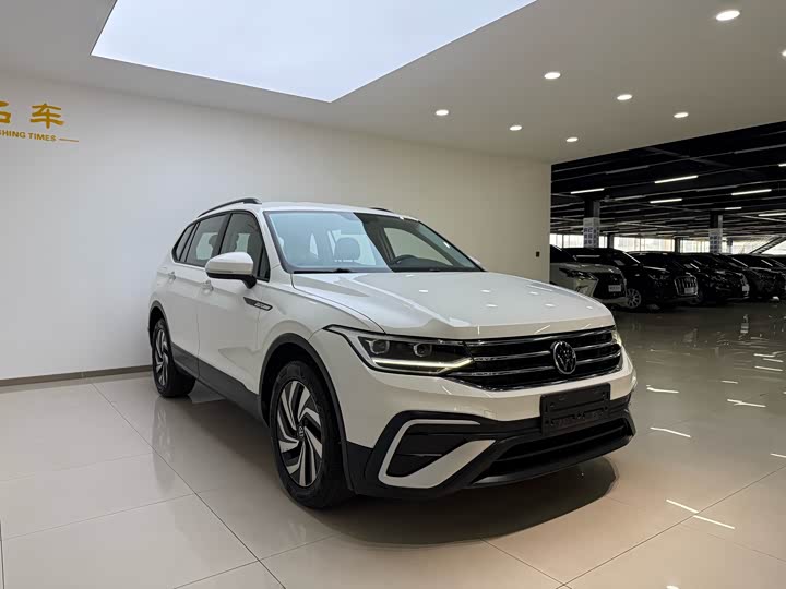 Фото 3 - Volkswagen Tiguan L Pro
