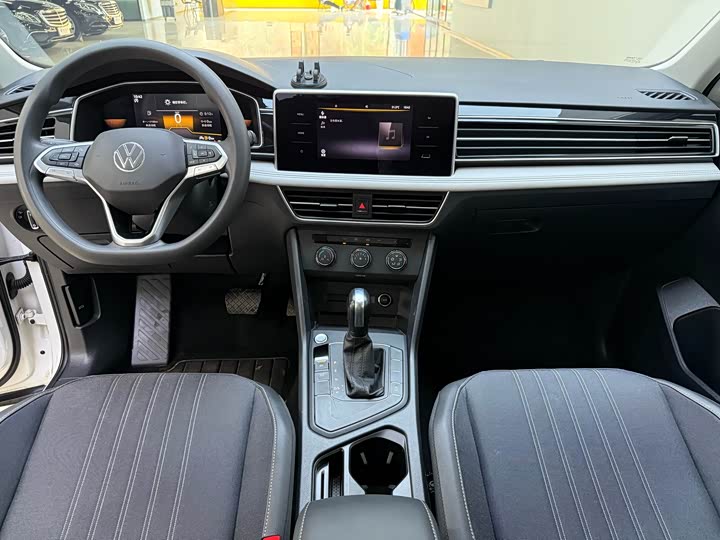 Фото 4 - Volkswagen Tiguan L Pro