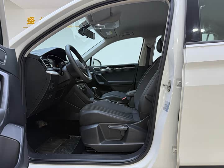 Фото 5 - Volkswagen Tiguan L Pro