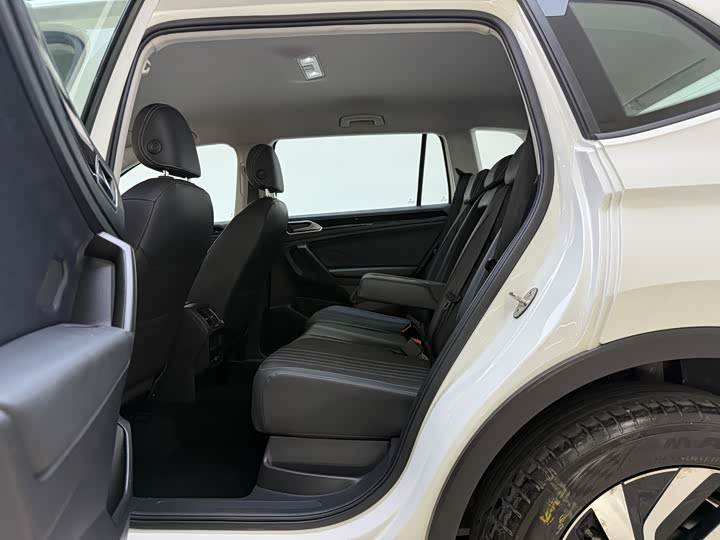 Фото 6 - Volkswagen Tiguan L Pro