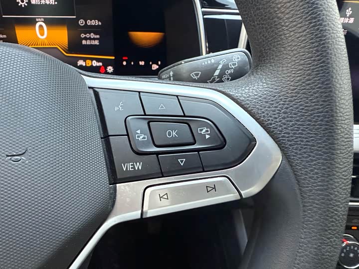 Фото 8 - Volkswagen Tiguan L Pro