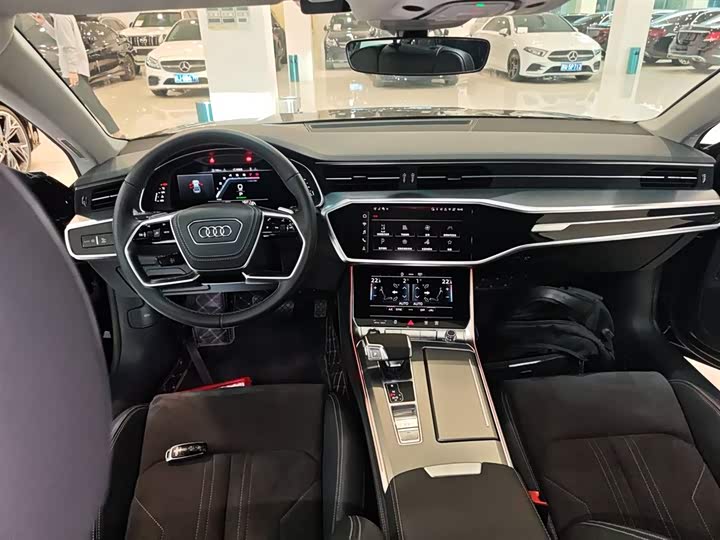 Фото 10 - Audi A7L