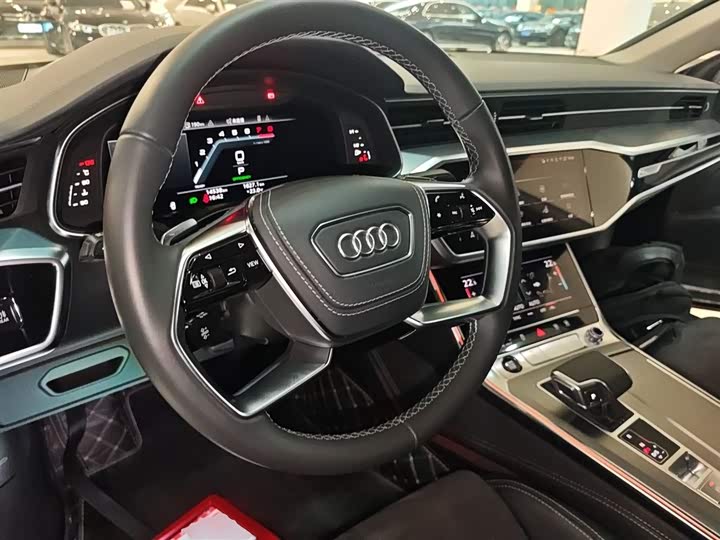 Фото 11 - Audi A7L