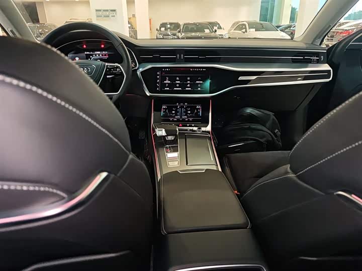 Фото 13 - Audi A7L