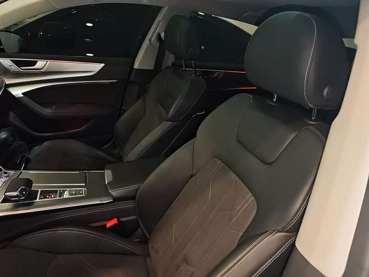 Фото 15 - Audi A7L