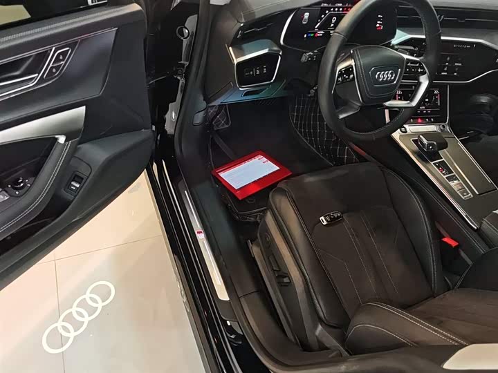 Фото 16 - Audi A7L