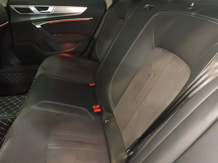 Фото 17 - Audi A7L