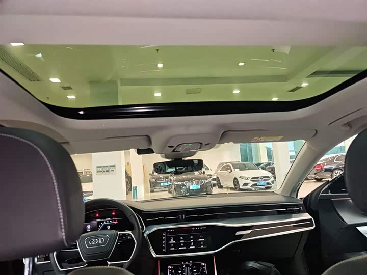 Фото 18 - Audi A7L