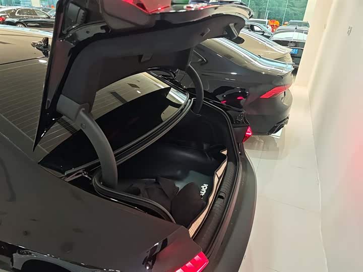 Фото 19 - Audi A7L